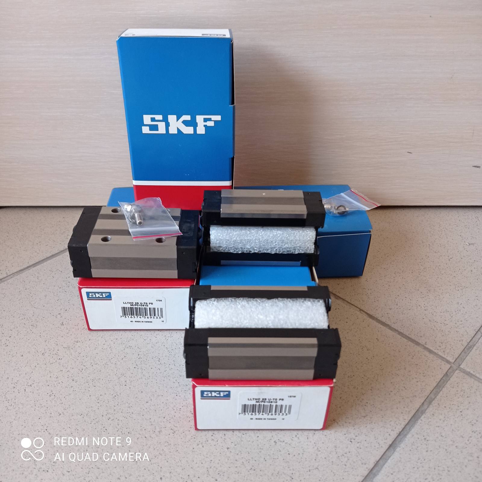 SKF линейни каретки и направляващи блокове.